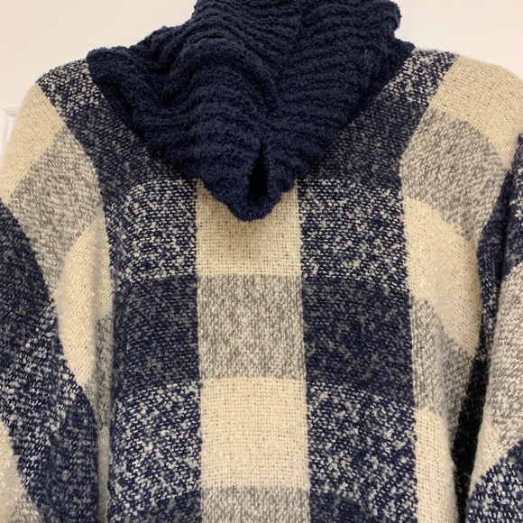 NWT Nicole’s Boutique Poncho - Picture 2 of 5